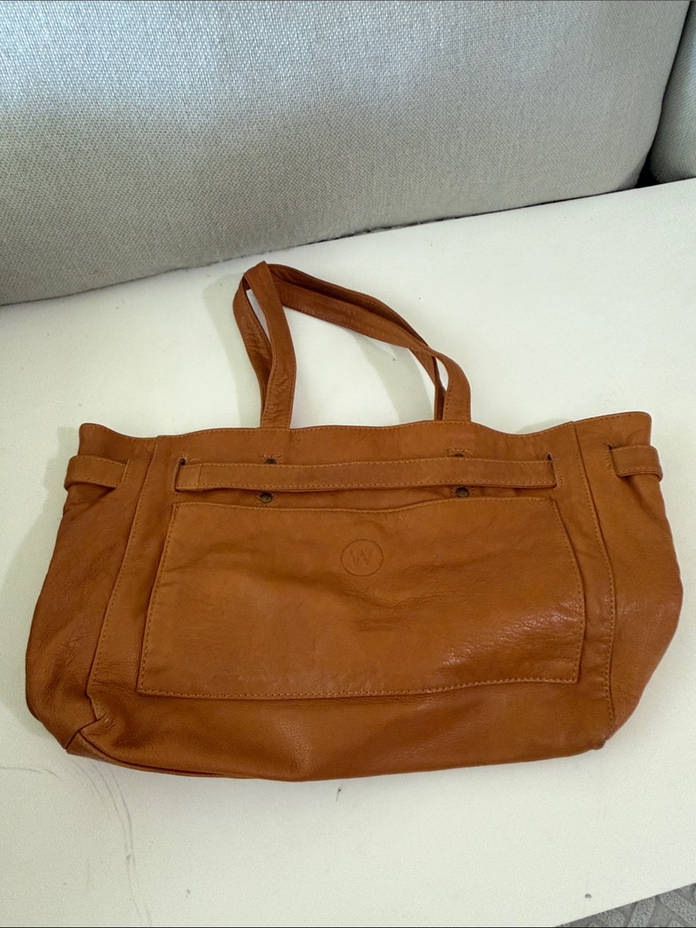 WANDERERS TRAVEL CO. MADRID Leather Tote Bag in Cognac Brown
